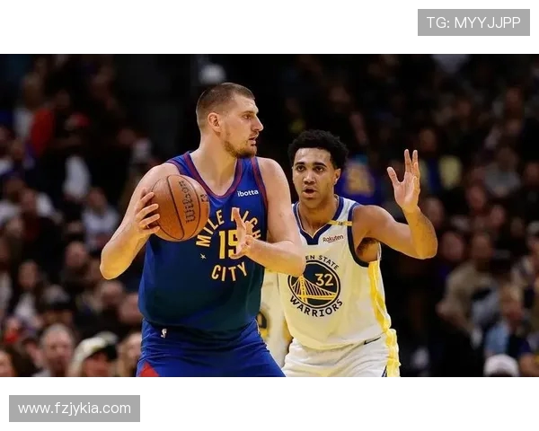 勇士与掘金激战1月17日争夺西部季后赛席位的关键对决 勇士与掘金激战1月17日争夺西部季后赛席位的关键对决